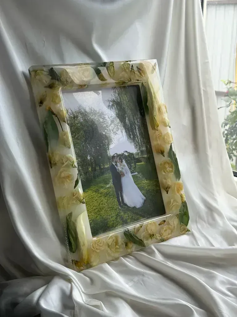 Фоторамка из эпоксидной смолы и сухоцветов